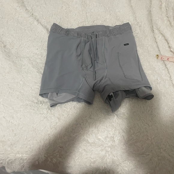 Lululemon Gray men’s Shorts - Picture 7 of 12